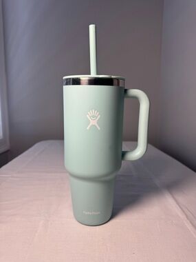 40oz Hydro Flask Seafoam Green Insulated Travel Tumbler with Handle & Straw